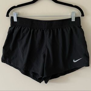 Nike Dri-Fit Shorts - L
